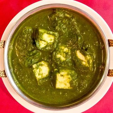 Palak paneer Curry サグパニルカレーセットでナン付き