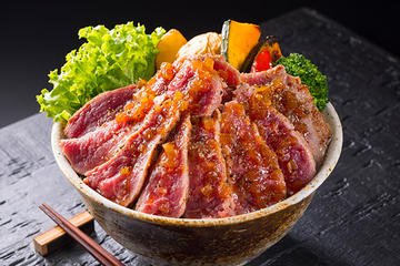 【ヘルシー】牛シンタマステーキ丼