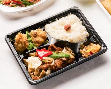 ホイコーロー、唐揚げ弁当