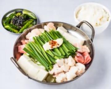 【定食】もつ鍋+ご飯+自家漬けきゅうりゴマ