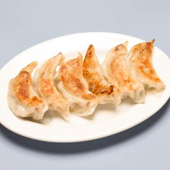 餃子6個入り Gyoza Dumplings (6 Pieces)