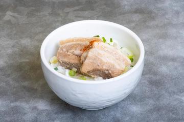 角煮丼 Bowl of Rice Topped with Stewed Diced Pork