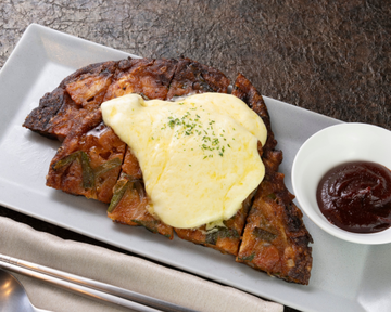 キムチとトマトのチーズチヂミ Korean Kimchi Tomato Cheese Pancake