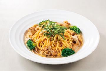 グリルチキンと九州醤油のクリームソース