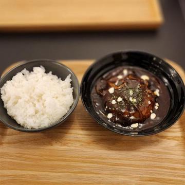 煮込みハンバーグ