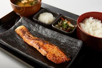 サーモン西京漬け定食【濃厚な西京味噌の旨み】