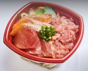 づけサーモンマグロネギトロ丼