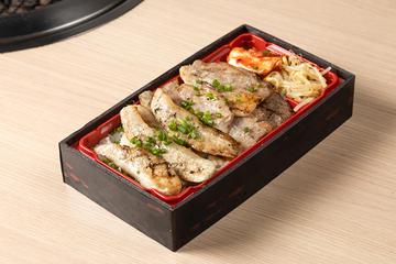 豚トロ、豚カルビの弁当