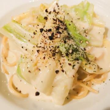 キャベツとアンチョビのクリームパスタ