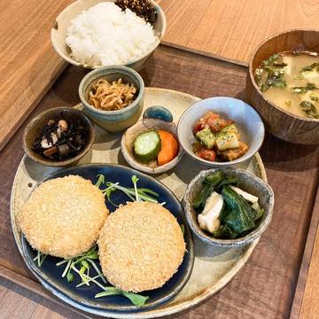 じゃがいもとひよこ豆のコロッケ定食
