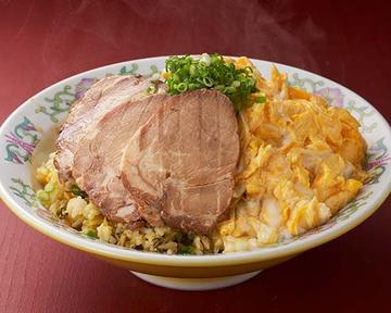 チャーシュー玉子のせ高菜炒飯 (450g)Roast Pork & Mustard Greens Fried Rice with Egg Topping