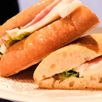 サンドウィッチ<パリジャン>(ハム・チーズ・レタス)Sandawich parisien (jambom, 2 fromage, laitue)
