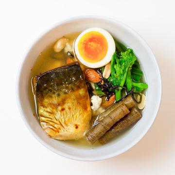 【低糖質】豆腐ライスを使った低糖質だけど満足感のある出汁茶漬け(鯖の赤味噌煮トッピング)