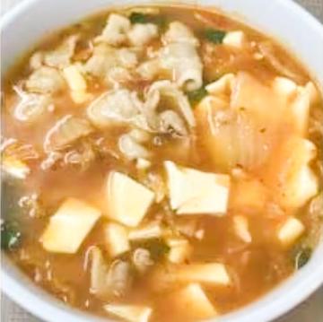 キムチ豆腐豚肉スープ(辣白菜豆腐豚肉湯)