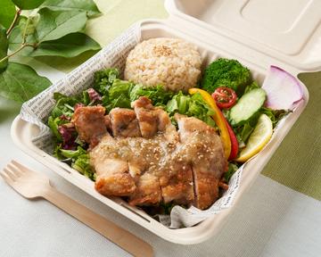 熟成皮なし鶏モモ肉のやみつきネギ塩タレ Grilled Chicken Green onion salt sauce
