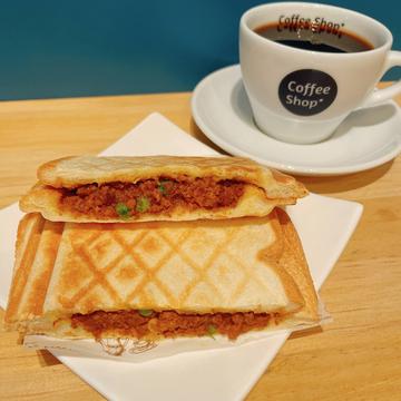 スパイシーキーマカレーのホットサンド＆ドリンクセット