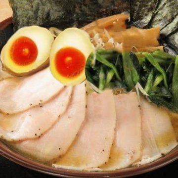 家系豚骨醤油ラーメン全部のせ Pork Bone ＆ Soy Sauce Ramen with All Toppings