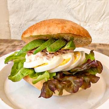 アボカドツナバーガー