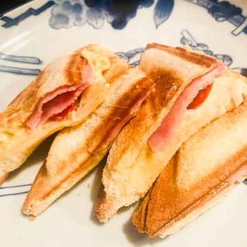 ホットサンドハムチーズ