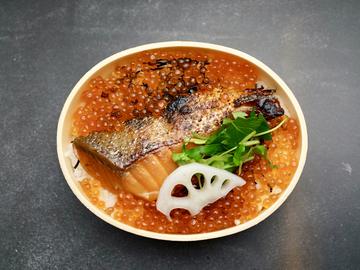 鮭といくらのわっぱ飯(ご飯普通)