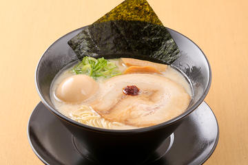 塩味玉とんこつらぁ麺 Pork Bone Ramen with Salt Seasoned Egg