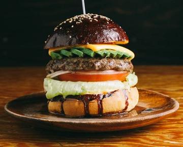 アボカドチーズバーガー