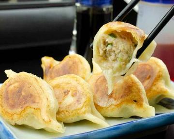 焼き餃子 Pan-Fried Gyoza Dumplings