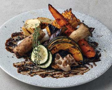 季節野菜のグリル ~黒にんにくソース~ Grilled seasonal vegetables with black garlic sauce
