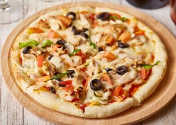 チキンシュプリームピザ Chicken pizza