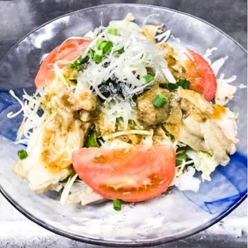 蒸し鶏入りサラダ