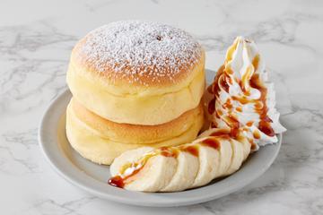 キャラメルバナナホイップスフレパンケーキ(2個付き)Caramel Banana Souffle Pancake