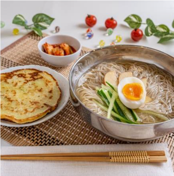水冷麺とハーフチヂミ korean cold noodles＆half green onion chijimi