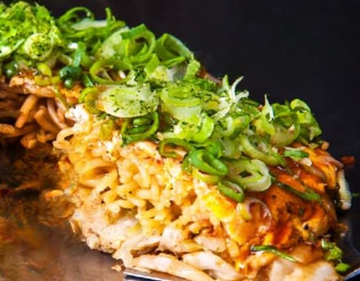 お好み焼きshoshoオリジナルぎゅうとん焼き【蒸うどん】