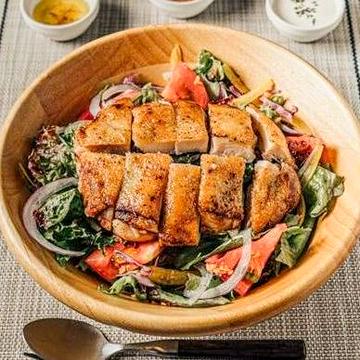 グリルチキンオーバーサラダ(もも肉グリル150g)