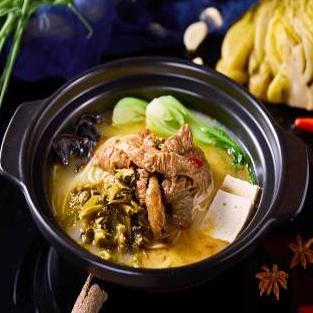 酸菜肥米 煮込み豚ホルモンと漬け野菜の米線※辛さ:1