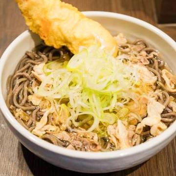 【当店人気No.1】肉蕎麦(冷)とり天乗せ