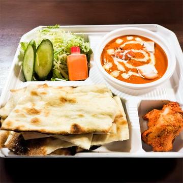 Bお好きなカレー+ナン弁当(チキンティッカ、サラダ付き)