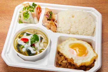 ガパオライスとグリーンカレーと生春巻きのセット(A)