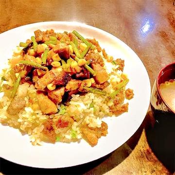 焼肉ピラフ(豚カルビ) (味噌汁付き)