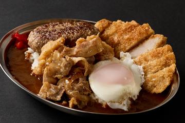 漢の5種デカ盛りカレー(ロースカツ＆唐揚げ2個＆目玉焼き＆ハンバーグ＆スタミナ焼き) MEGA Curry