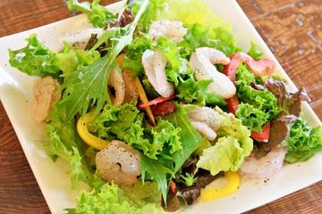 プリプリエビのサラダ PRAWN SALAD