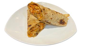 チキンまたはベジロティロール/Roti Roll (Chicken or Veg)