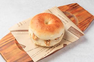メイプルウォルナッツクリームチーズ ベーグルサンド