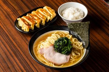 豚骨醤油ラーメン ライス、背脂生姜餃子セット