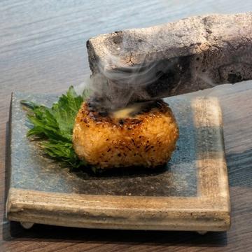 炭香る焼きおにぎり
