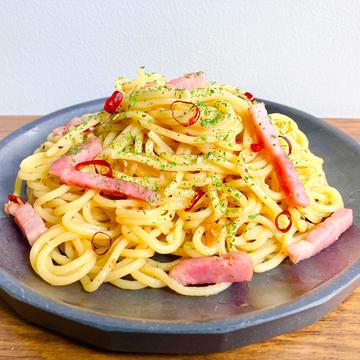 たっぷりニンニクとベーコンのペペロンチーノ