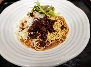 牛スジ肉入り汁無し担々麺