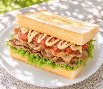 ポークトマトチリ＆マヨネーズサンド(お野菜入り)