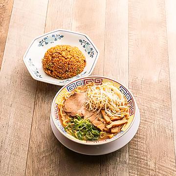 サバみそらーめん+半やきめし