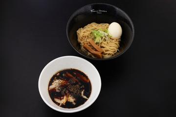 冷やしブラックつけ麺(味玉付き)